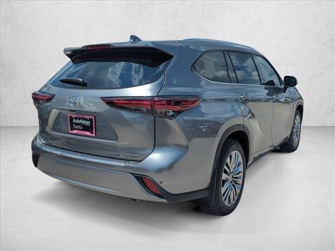 New 2026 Toyota Highlander Platinum AWD/4WD image 5