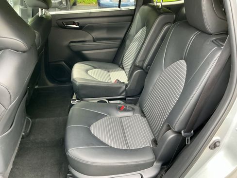 Used 2025 Toyota Highlander XSE AWD/4WD image 36