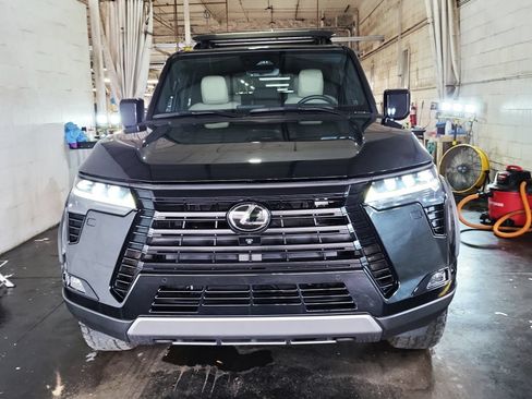 Used 2024 Lexus GX 550 AWD/4WD image 2