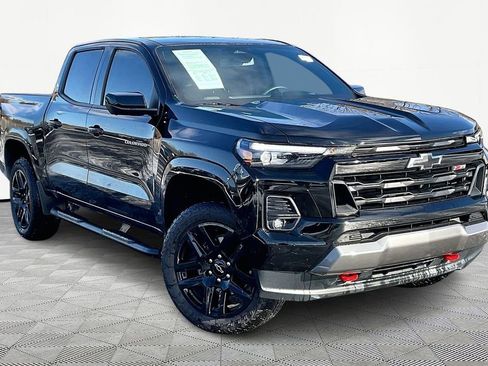 Used 2025 Chevrolet Colorado Z71 w/ Technology Package image 3