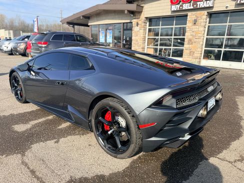 Used 2021 Lamborghini Huracan EVO image 11