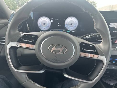 Used 2024 Hyundai Elantra SEL w/ Convenience Package FWD image 6