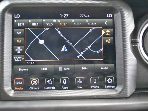 Used 2023 Jeep Wrangler Unlimited Sahara w/ Cold Weather Group AWD/4WD image 24