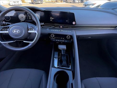 Used 2025 Hyundai Elantra SEL image 14