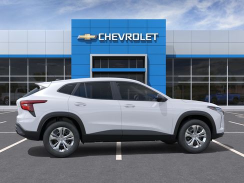 New 2026 Chevrolet Trax LS FWD image 5