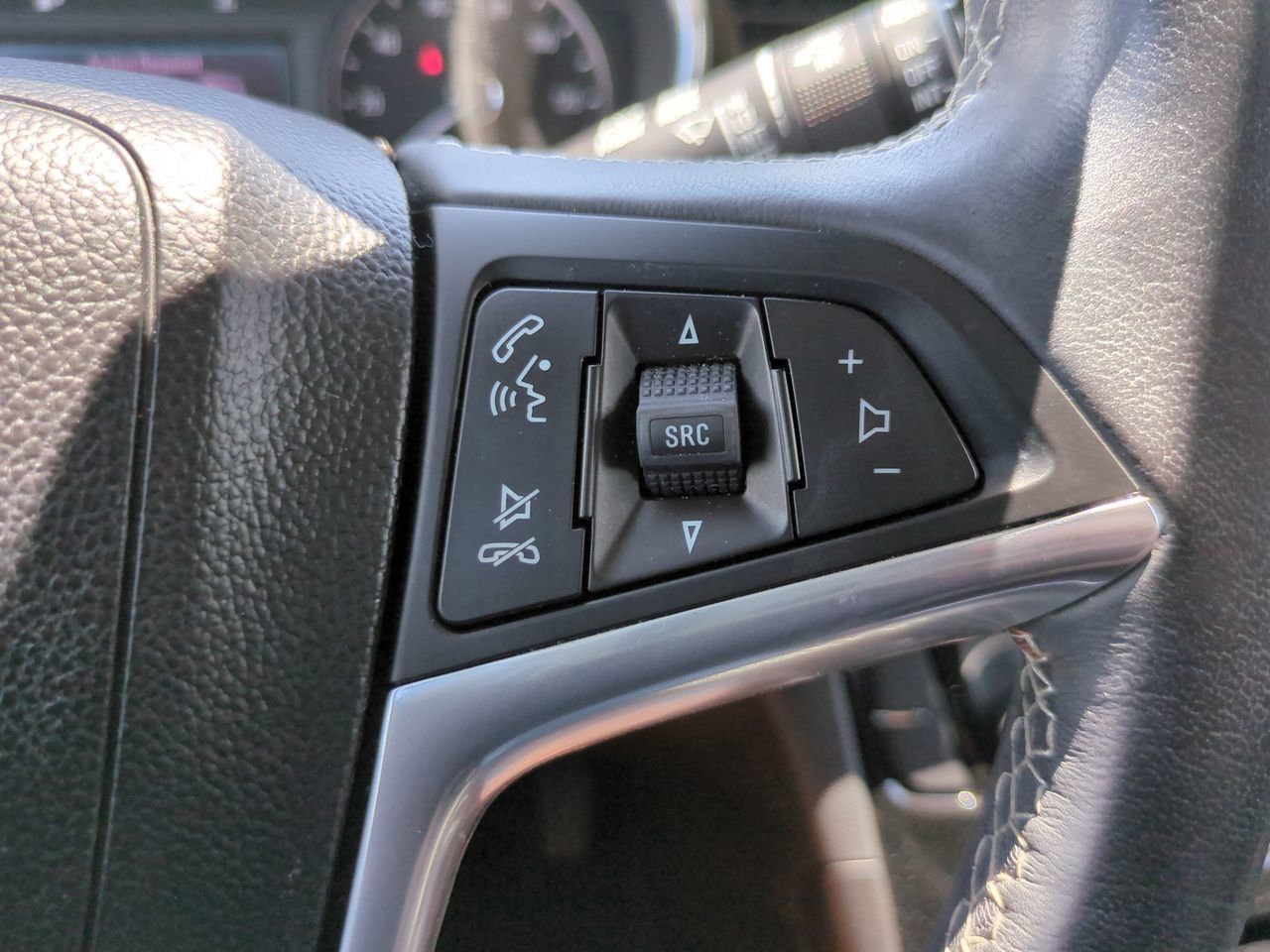 Used 2022 Buick Encore Preferred w/ Safety Package AWD/4WD image 23