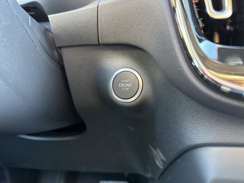 Certified 2025 Volvo XC40 B5 Plus image 28