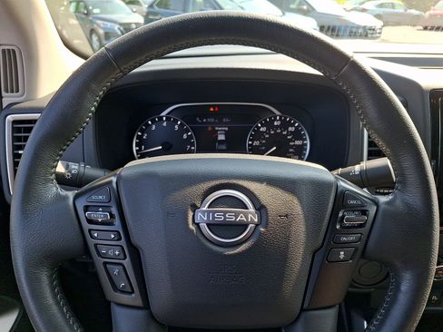Used 2023 Nissan Frontier SV w/ SV Convenience Package RWD image 17