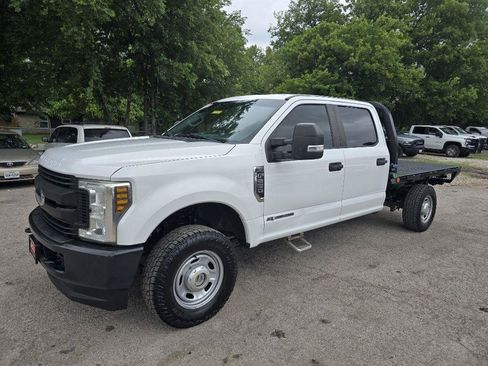 Used 2019 Ford F250 XL w/ Power Equipment Group AWD/4WD image 3