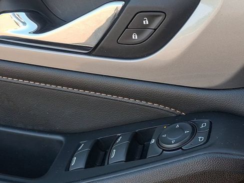 Used 2021 Chevrolet Traverse RS FWD image 23