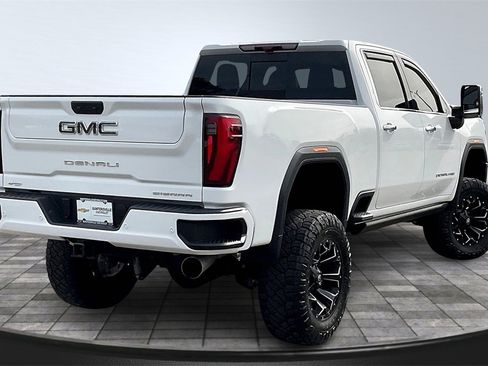 Used 2024 GMC Sierra 2500 Denali Ultimate image 2