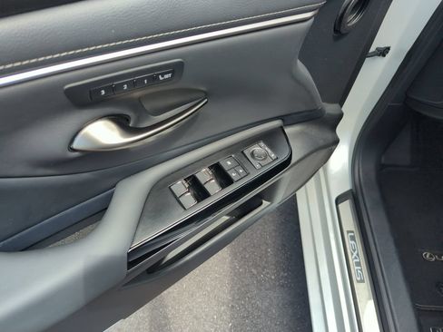 Used 2025 Lexus ES 350 w/ Premium Package FWD image 19