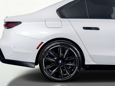 Used 2024 BMW 760i xDrive w/ Executive Package image 8