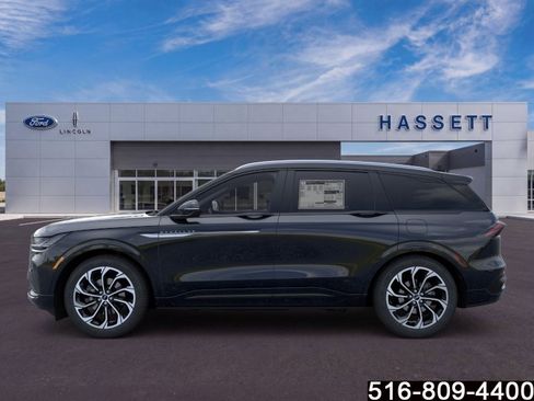 Used 2025 Lincoln Nautilus Reserve AWD/4WD image 4