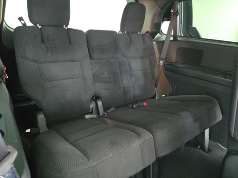 Used 2014 Dodge Grand Caravan SE FWD image 12