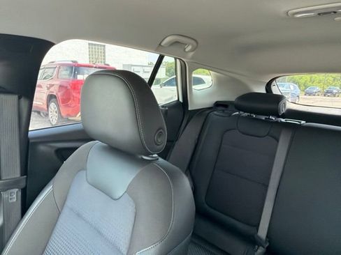 Used 2025 Chevrolet Trax LT w/ LT Convenience Package FWD image 52