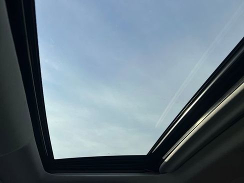 Used 2020 Toyota Highlander XLE image 22