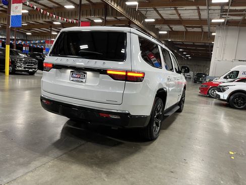 Certified 2024 Jeep Wagoneer Series III image 5