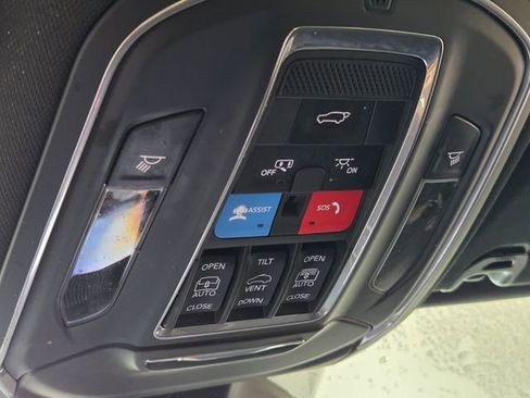 Used 2022 Jeep Wagoneer Series I w/ Premium Group I AWD/4WD image 32