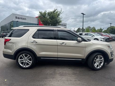 Used 2017 Ford Explorer Limited w/ Equipment Group 301A FWD image 7