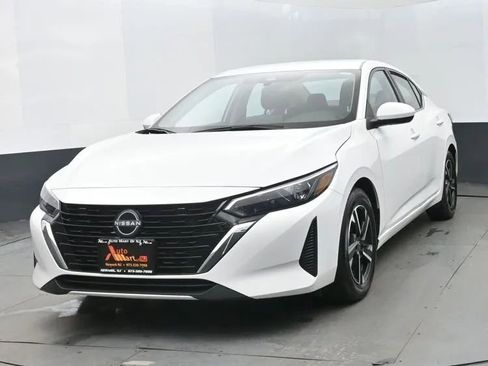 Used 2025 Nissan Sentra SV image 1