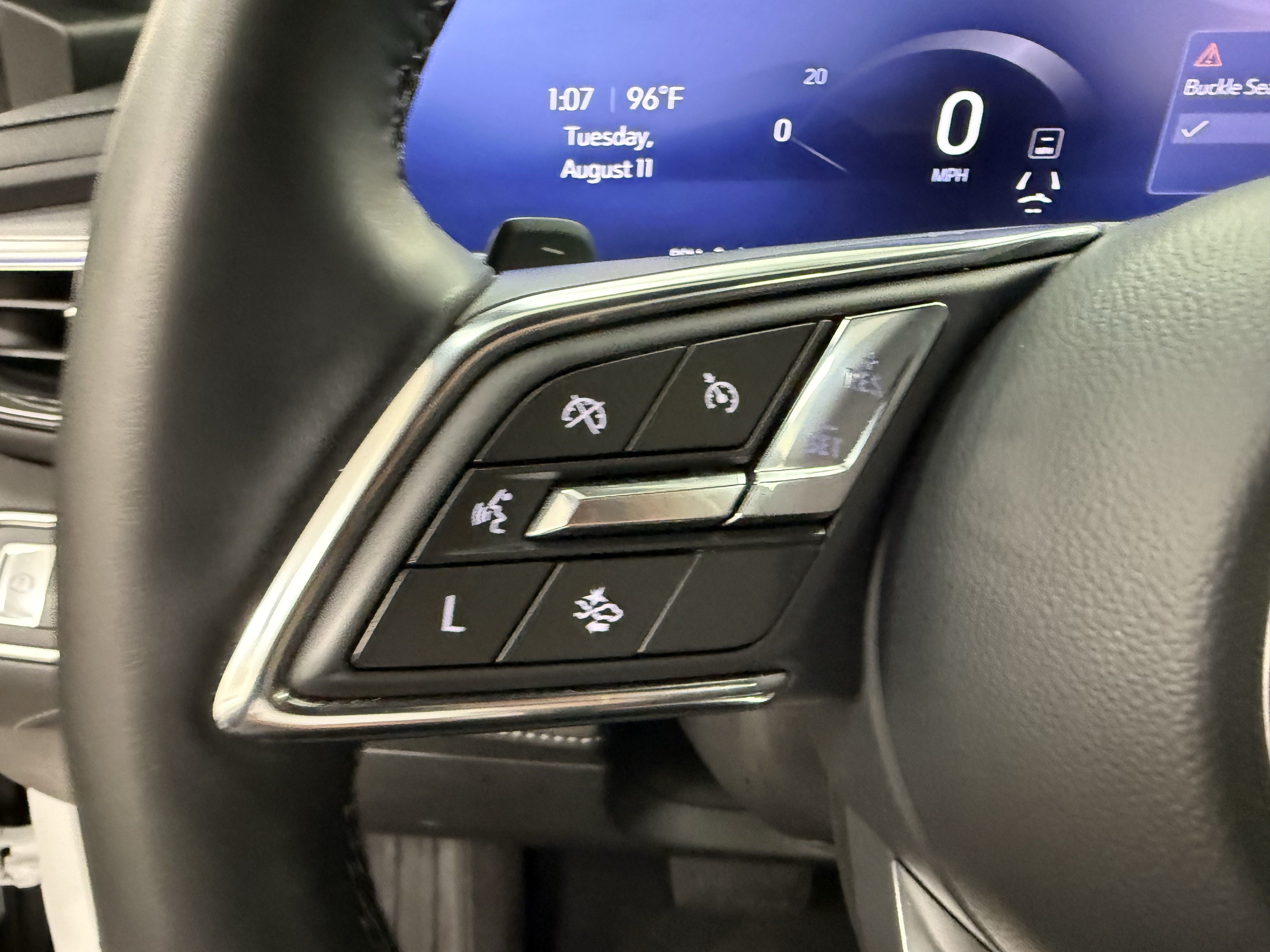 Used 2025 Buick Enclave Preferred FWD image 19
