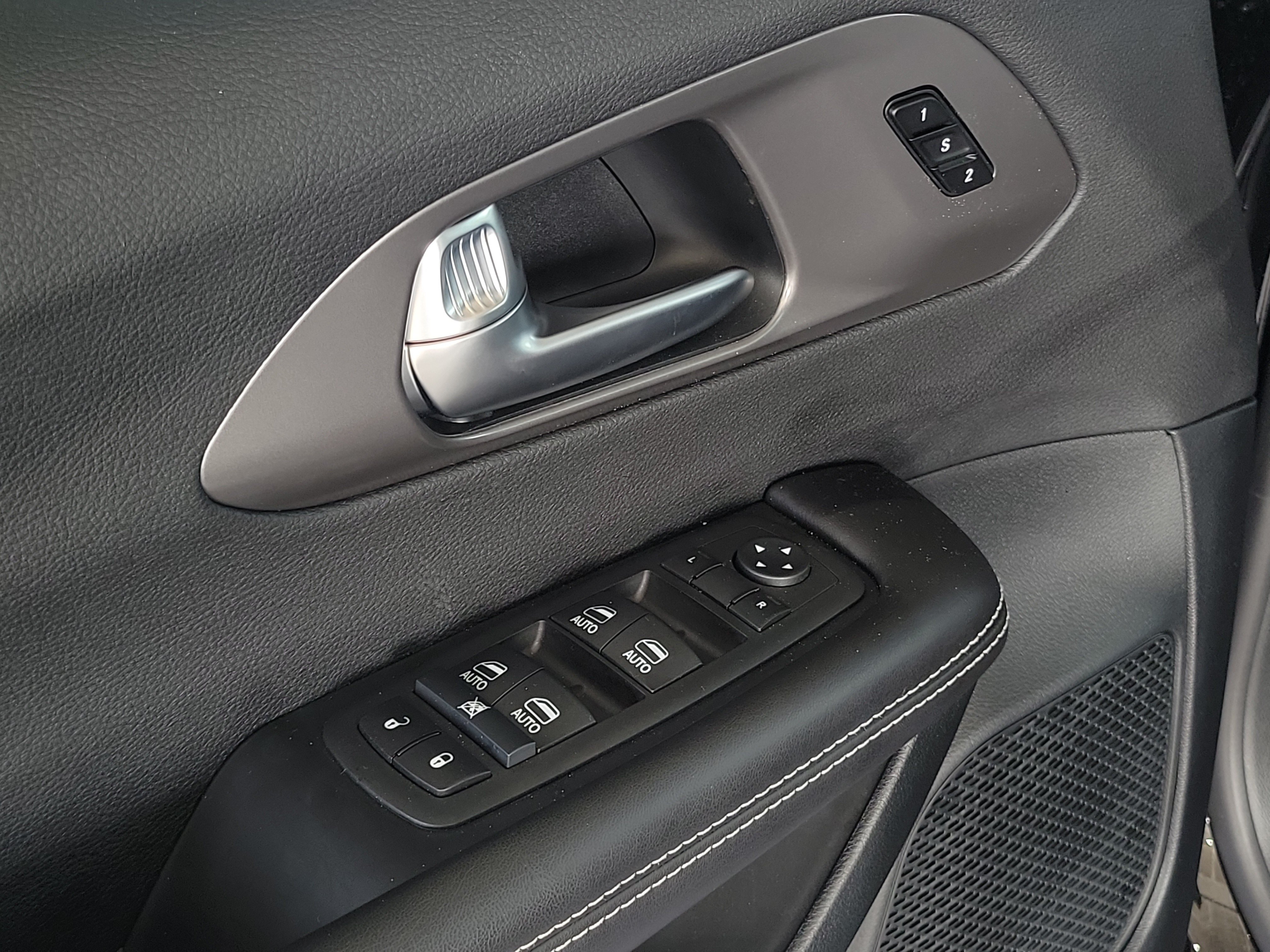 New 2026 Chrysler Pacifica Select FWD image 16