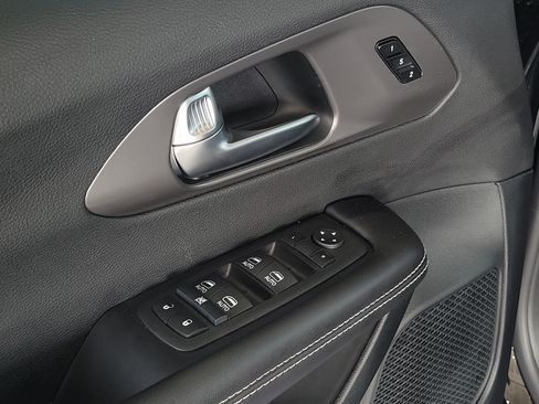 New 2026 Chrysler Pacifica Select FWD image 16