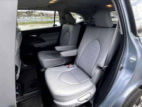 Used 2023 Toyota Highlander XLE AWD/4WD image 20