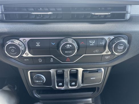 Used 2025 Jeep Wrangler Sport AWD/4WD image 44