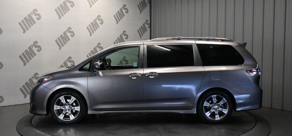 Used 2017 Toyota Sienna SE FWD image 8