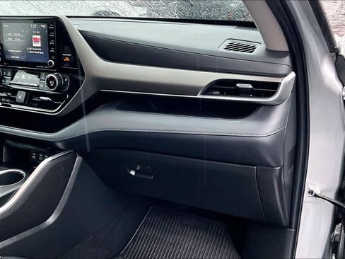 Used 2022 Toyota Highlander XLE image 13