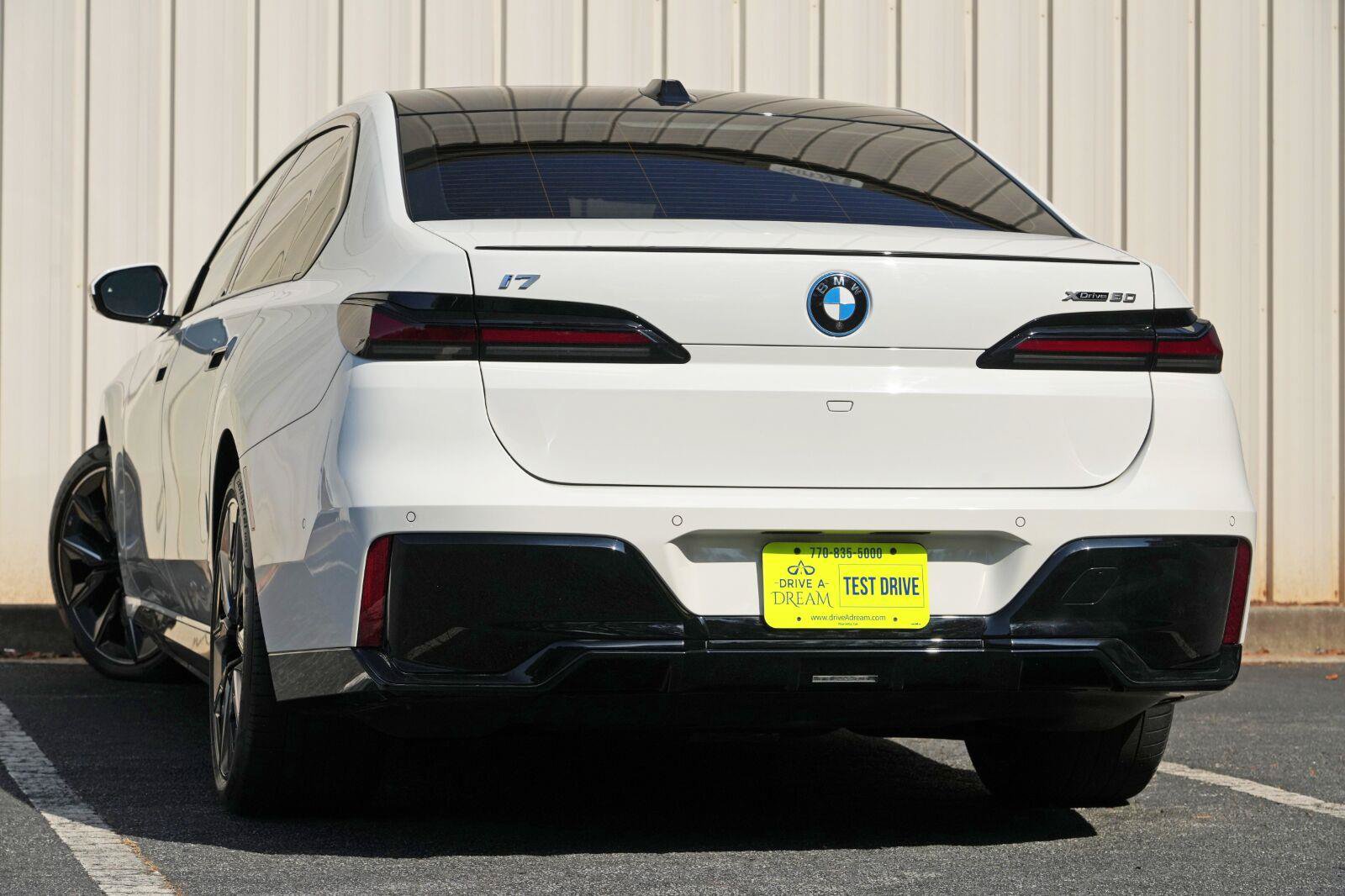 Used 2024 BMW i7 xDrive60 AWD/4WD image 6