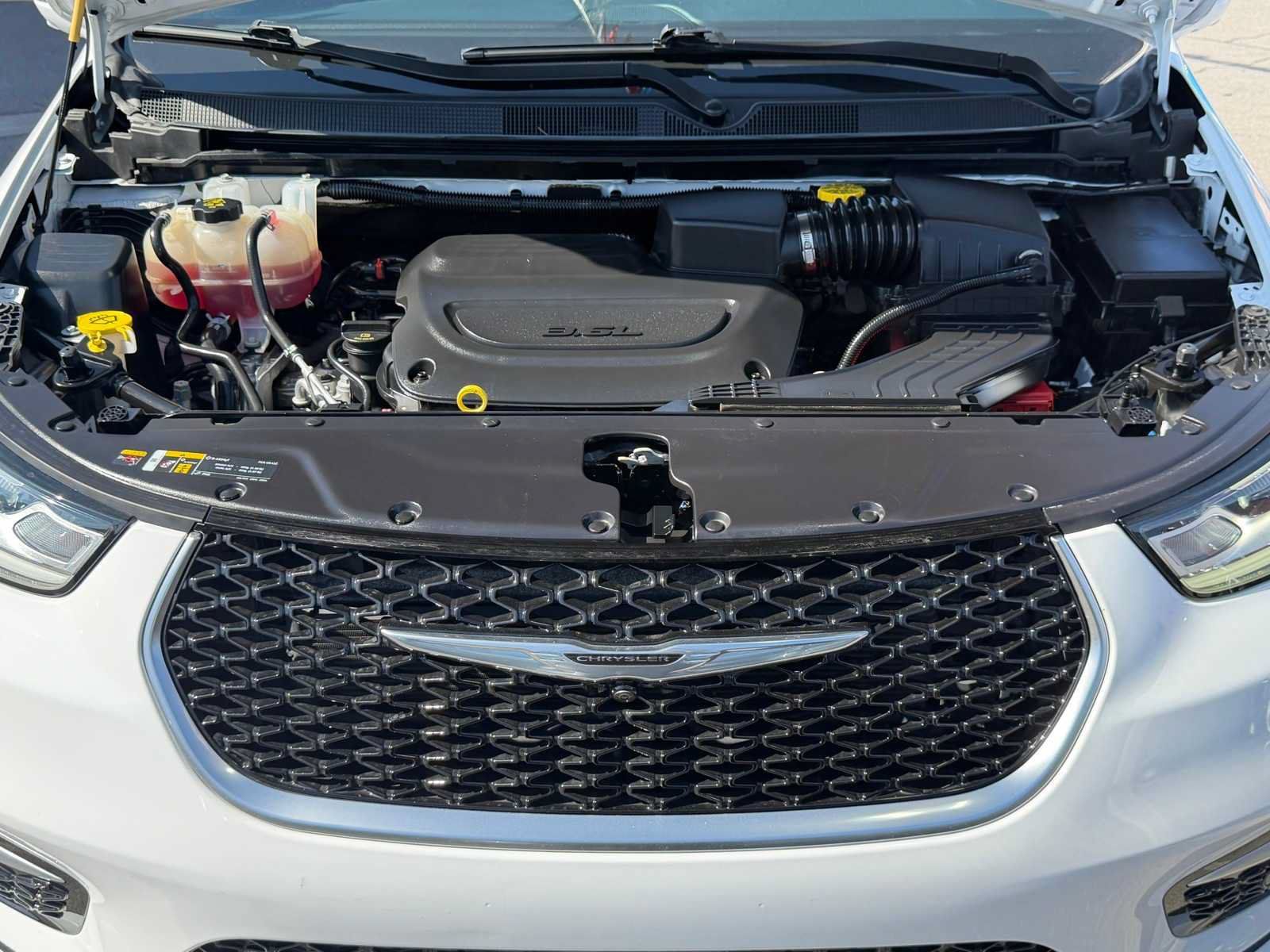 Used 2024 Chrysler Pacifica Pinnacle AWD/4WD image 34