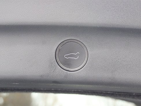 Used 2025 Tesla Model Y Long Range image 29