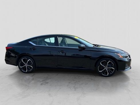 Used 2024 Nissan Altima 2.5 SR FWD image 8