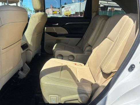 Used 2016 Toyota Highlander Limited w/ Driver Technology Package AWD/4WD image 32