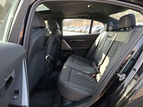 Used 2024 BMW i5 eDrive40i w/ Premium Package RWD image 11