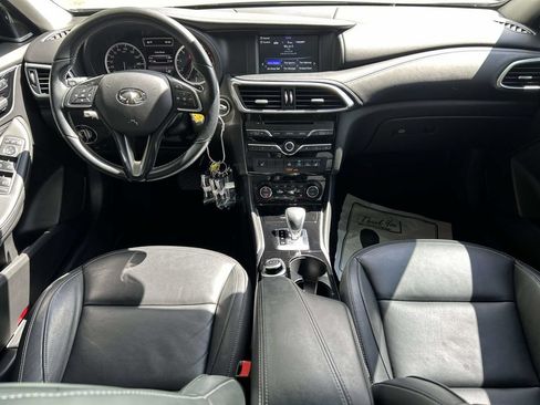 Used 2018 INFINITI QX30 Premium w/ Navigation Package FWD image 10