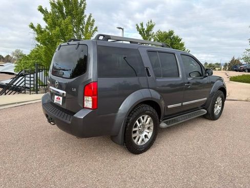 Used 2012 Nissan Pathfinder LE AWD/4WD image 9