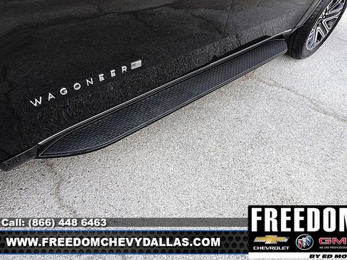 Used 2025 Jeep Wagoneer L Series II AWD/4WD image 44