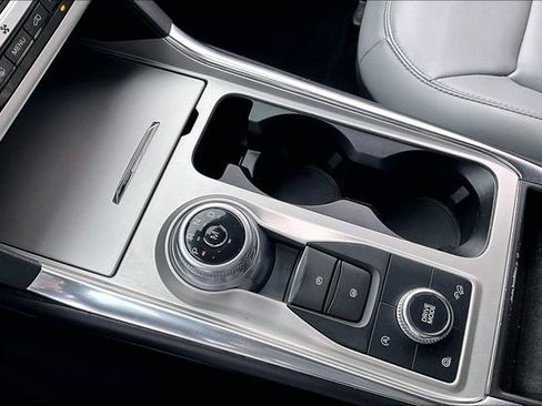 Used 2021 Ford Explorer XLT w/ Equipment Group 202A image 19