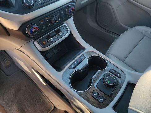 Used 2020 GMC Acadia SLT image 24