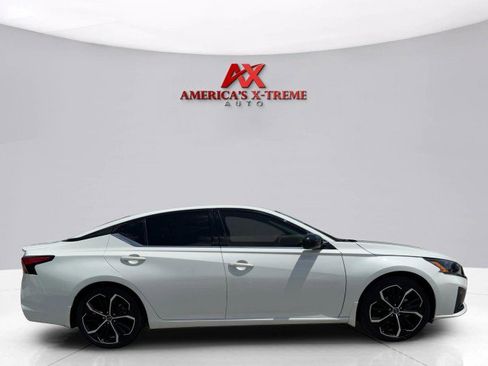 Used 2023 Nissan Altima 2.5 SR w/ SR Premium Package image 6