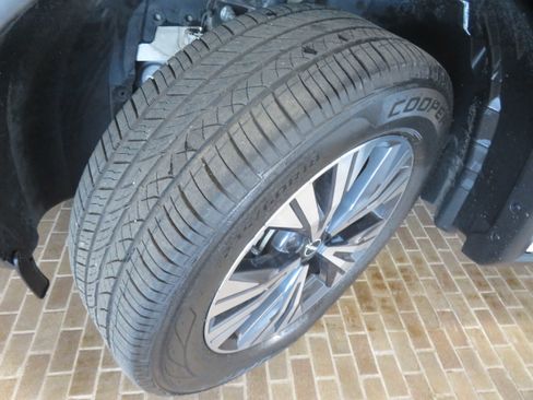 Used 2022 Nissan Rogue SV w/ SV Premium Package image 11