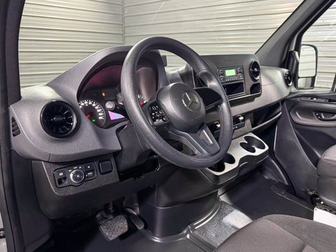 Used 2020 Mercedes-Benz Sprinter 2500 image 14