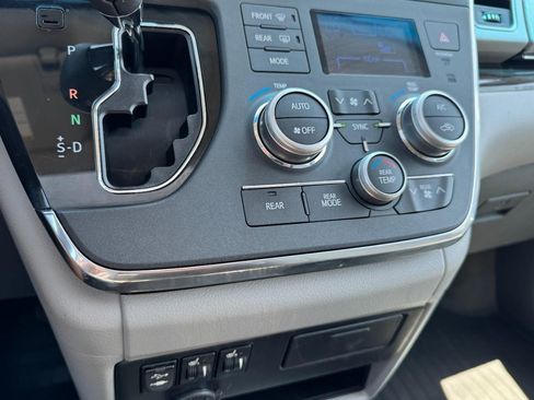 Used 2017 Toyota Sienna XLE FWD image 20