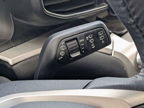Used 2021 Ford Explorer XLT w/ Equipment Group 202A RWD image 28
