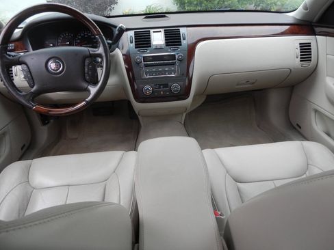Used 2007 Cadillac DTS Luxury II FWD image 2