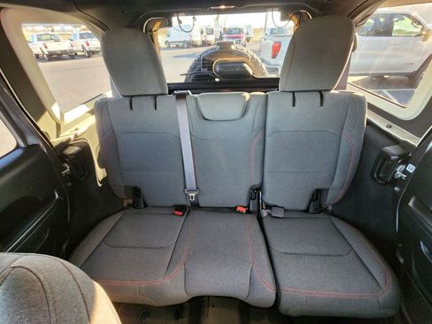 Used 2024 Jeep Wrangler Unlimited Rubicon w/ XTREMEE 35" Tire Package image 13